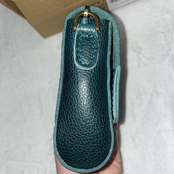 Portland Leather Lagoon Crossbody Bag - Picture 6 of 15